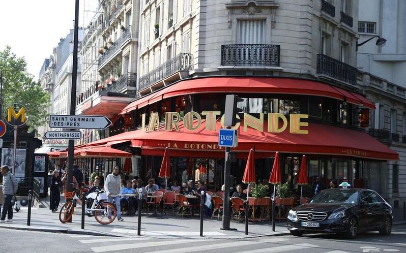 Le bar La Rotonde, où Macron avait organisé une fête en 2017, partiellement incendié 