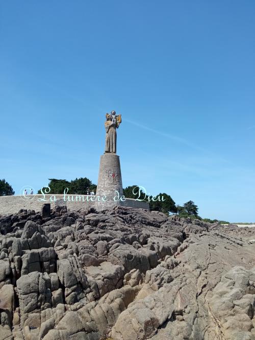Locmariaquer, statue de Notre-Dame de Kerdro
