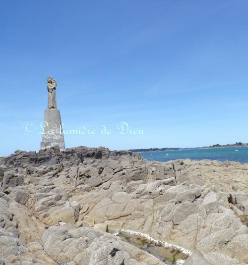 Locmariaquer, statue de Notre-Dame de Kerdro