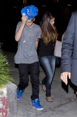 05/07/12 Selena et Justin sortent dans Hollywood