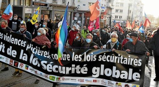 Environ 700 personnes ont défilé pour demander le retrait de la loi Sécurité globale, ce samedi à Brest.