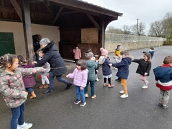 Maternelle : jeux buissonniers