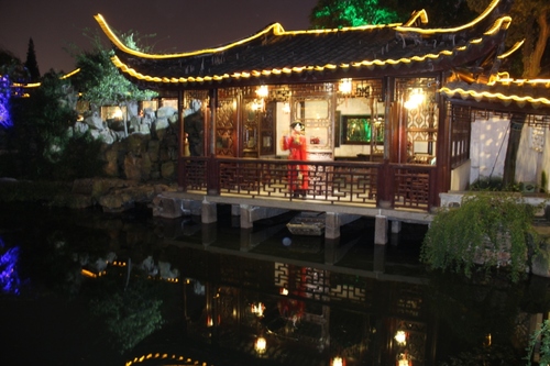 À Suzhou, spectacle dans le jardin du maître des filets.