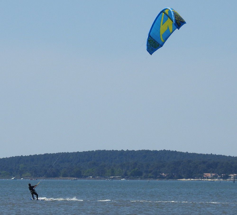 Kite surfeurs sur le Bassin d'Arcachon, avril 2021...
