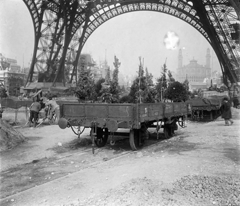 Expo Paris 1900 Travaux sous la Tour Eiffel
