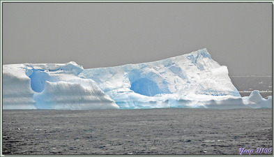 23/03/2022 - Toujours la navigation en direction de Siple Island dans une météo de plus en plus mauvaise, brume, forte neige par moment. Beau, mais ça manque quand même de débarquements !