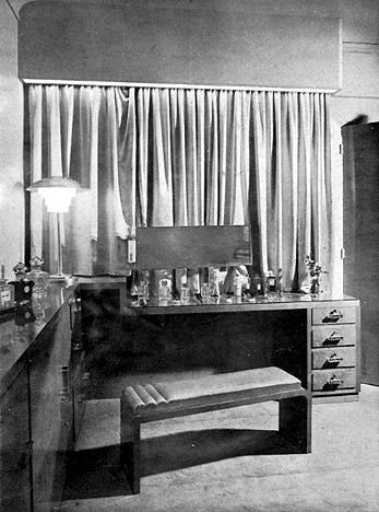 Gravot. Rue Méchain, the dressing table: 