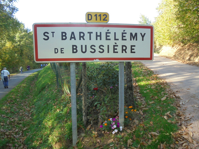 RANDONNEE A SAINT BARTHELEMY DE BUSSIERE . 24360 . DORDOGNE 