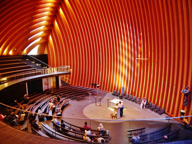 L’intérieur de la cathédrale Notre-Dame de Créteil.