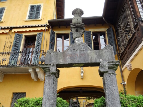 Autour du mausolée de D'Annunzio à Gardone Riviera sur le Lac de Garde en Italie (photos)
