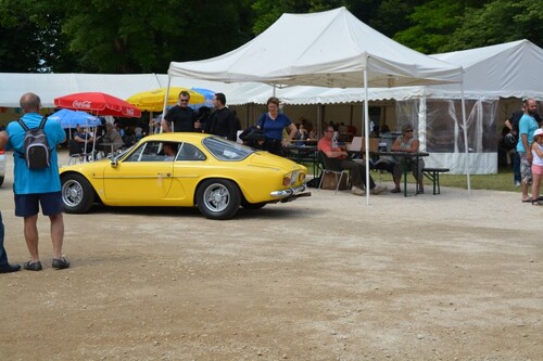 voitures anciennes et vide grenier 