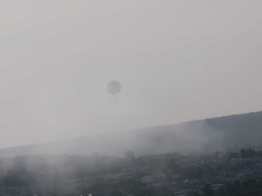 Le brouillard sur la Marne ressemble à un nuage de crème chantilly 