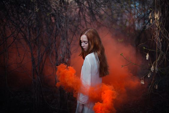 femme-nuage-rouge