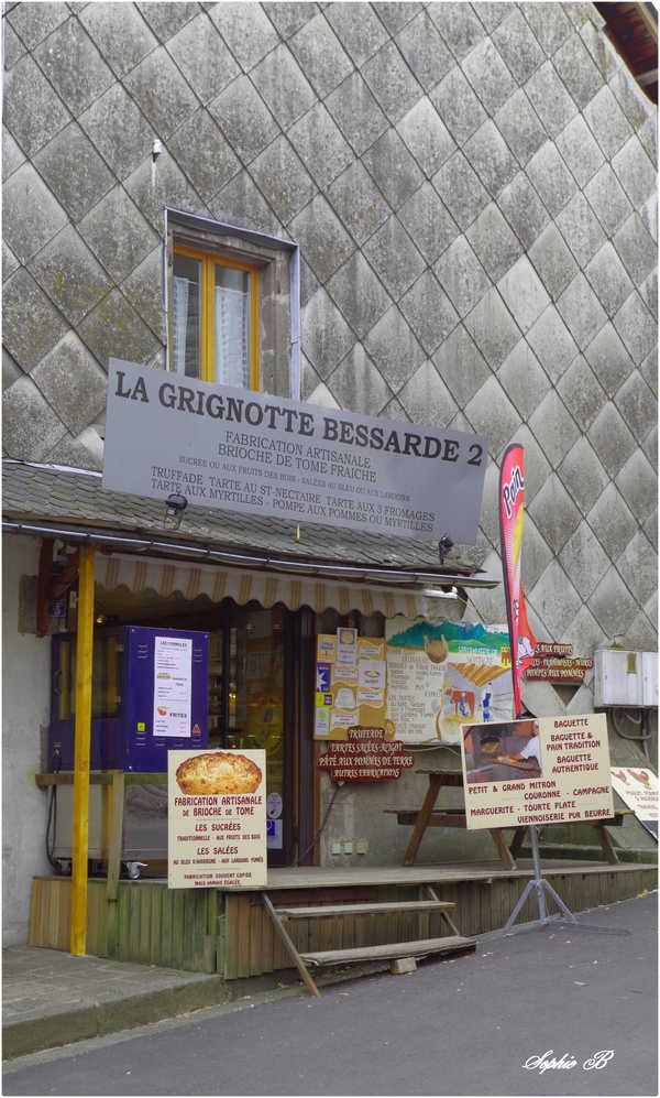 Flânerie dans les rues de Besse .