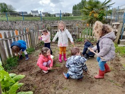 Maternelle classe dehors en mai 