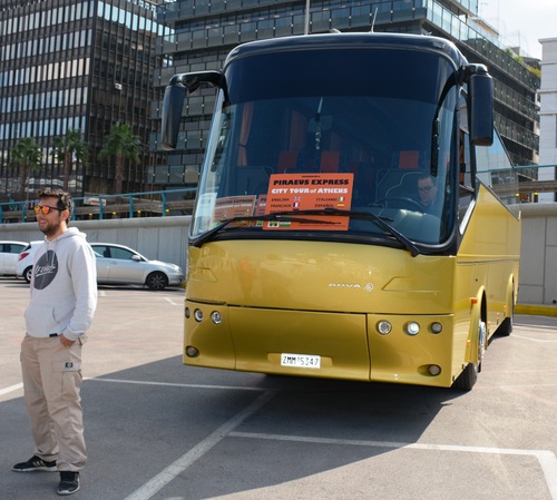 Le bus et notre guide "Piraeus Express" au Pirée