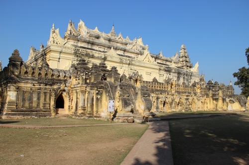 Ava : le monastère Maha Aung Mye Bon Zan
