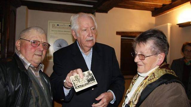 Pierre Bellemare a retrouvé ses anciens camarades, hier, au château de Pontécoulant.