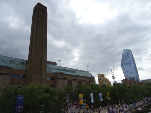 En traversant la Tamise à Londres (photos)