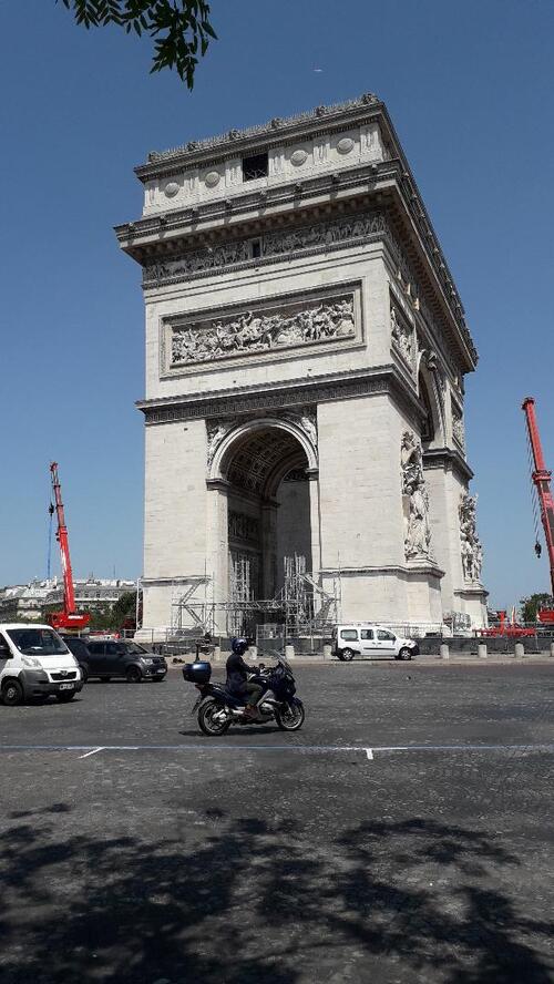 Préparatifs de l'empaquetage de l'arc de triomphe