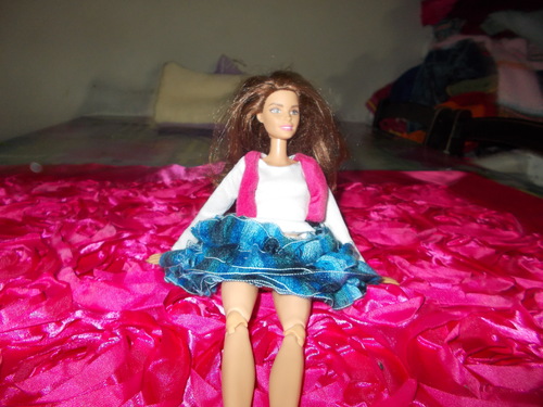 très jolie jupe tutu en laine pout Barbie