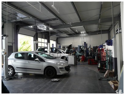 RENAULT: Garage du Rond Point rive Messac
