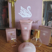 Parfums "GLORIA VANDERBILT"...... - Les Parfums de "Mary"
