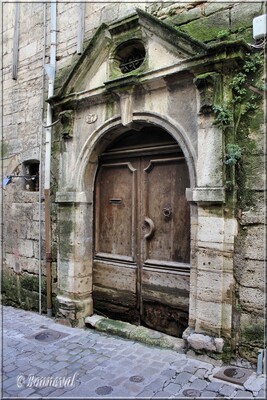 Pézenas Hérault beaue portail rue de la Foire