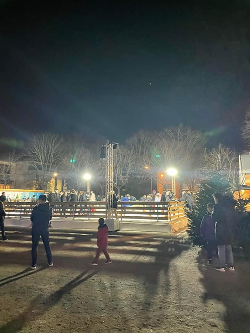 samedi soir à la patinoire et à la mairie de ma ville ... 