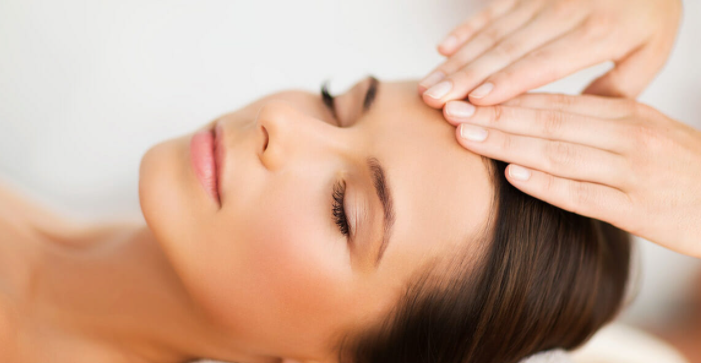 How to Perform Spa-like Facial Massage at Home