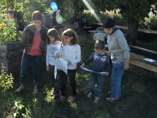 Sortie dans les jardins de l' association VIE.