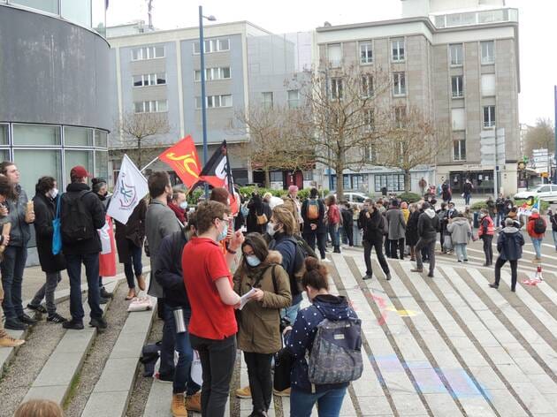 Ils étaient une centaine à s’être mobilisés ce mardi 16 mars 2021 à Brest pour protester contre la précarité étudiante et réclamer un plan d’urgence.