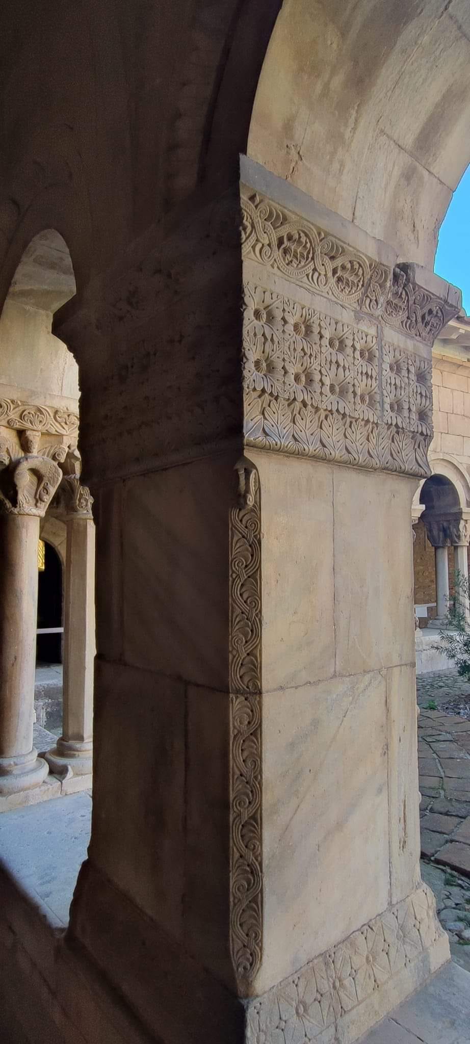 Peut être une image de monument