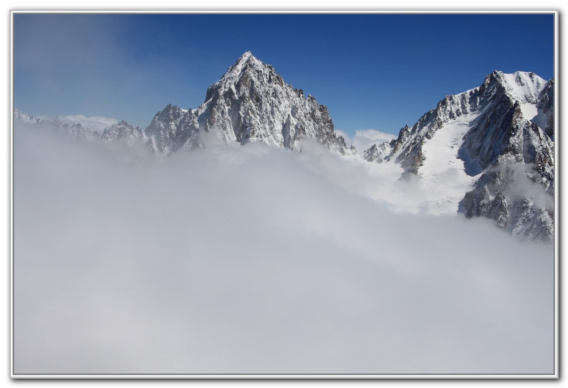 NUAGE SUR LE MONT BLANC 