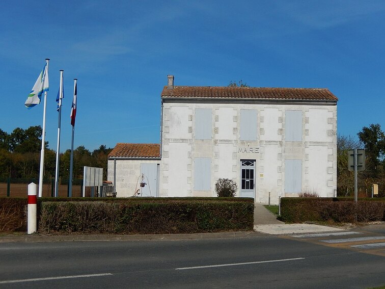 FR 17 Le Mung - Mairie.jpg