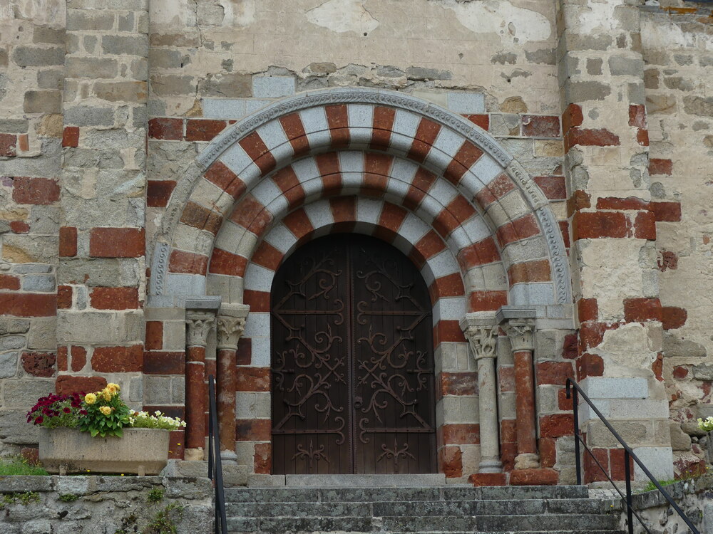 ART  ROMAN  AUVERGNAT  -  EGLISE  DE  SAINT DIER  D'AUVERGNE