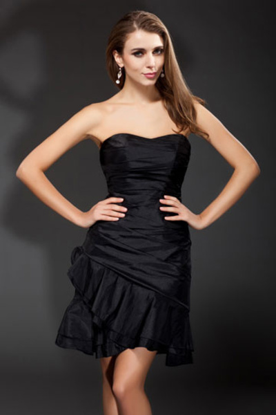 robe noire courte simple bustier en taffetas