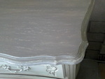 2 - Commode patinée crême et taupe