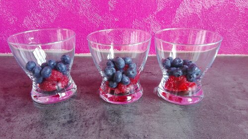 Coupes de fruits au fromage frais