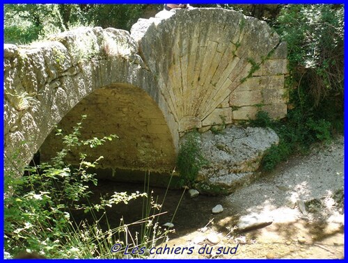 Bonnieux, les pierres sèches