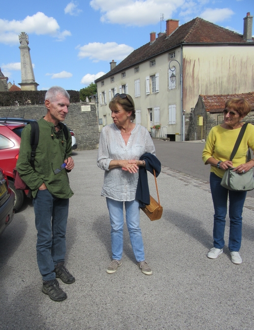 Une belle visite du village de Bussy le Grand, avec les Amis d'Aignay le Duc et des alentours