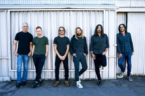FOO FIGHTERS - "Chasing Birds" Clip