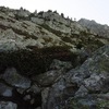 Zone confuse, cairnée en abondance, à la Majada del Serrato (2200 m)