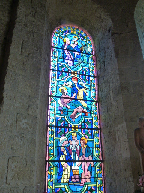 INTERIEUR DE NOTRE-DAME de BEAUGENCY, Vitraux, Chapiteaux, Statuaire ....