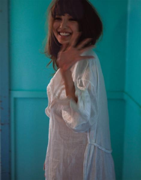 Photobooks : ( Rara Anzai : Nude Photobook 「Hello,Goodbye」 )