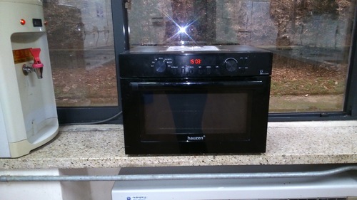 Ceci est un micro-onde, mini-four, toaster, name it!