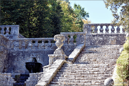 Photos château de la Roche-Courbon - l'escalier