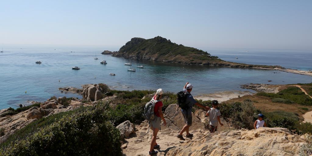 Le sentier du littoral qui mène au cap.