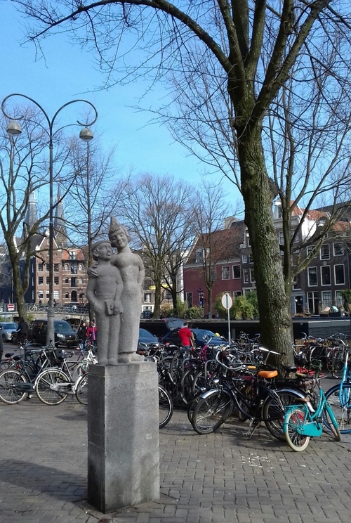 Statue "Woutertje Pieterse en Femke" sur Noordermarkt à Amsterdam