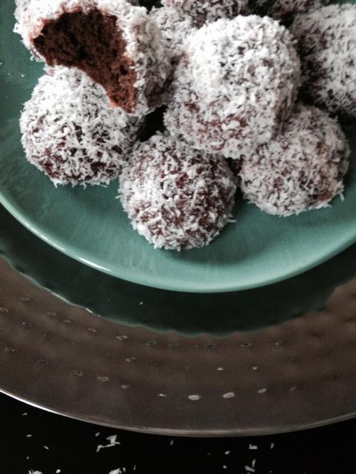 GÂTEAUX BOULE DE NEIGE A LA NOIX DE COCO & AU CHOCOLAT 